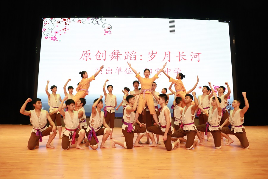 学校原创舞蹈——《岁月长河》.JPG