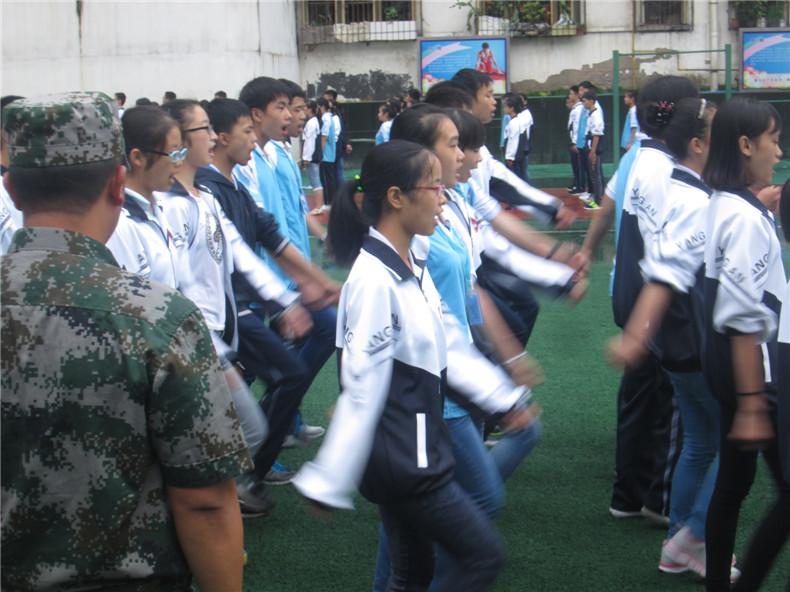 阳安中学军训侧记