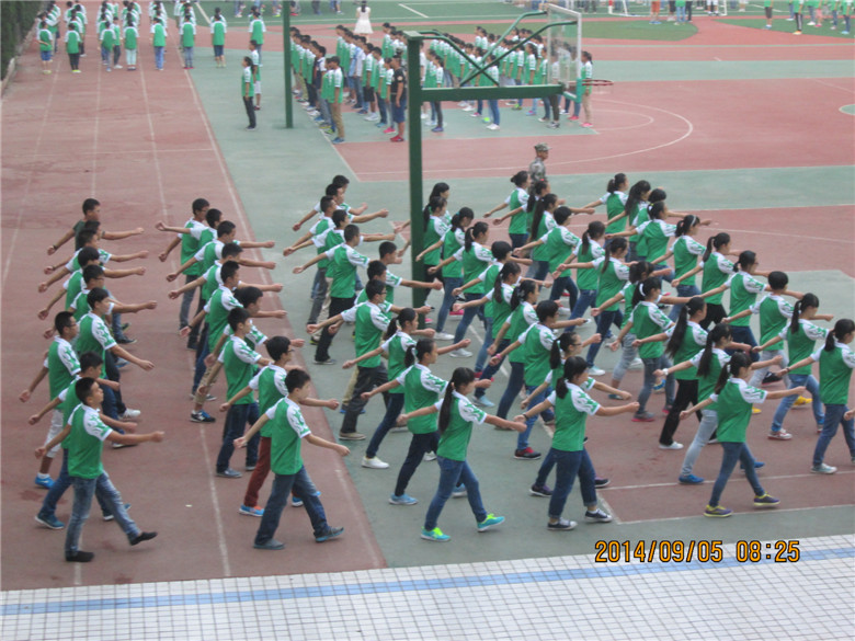 阳安中学新生军训侧记