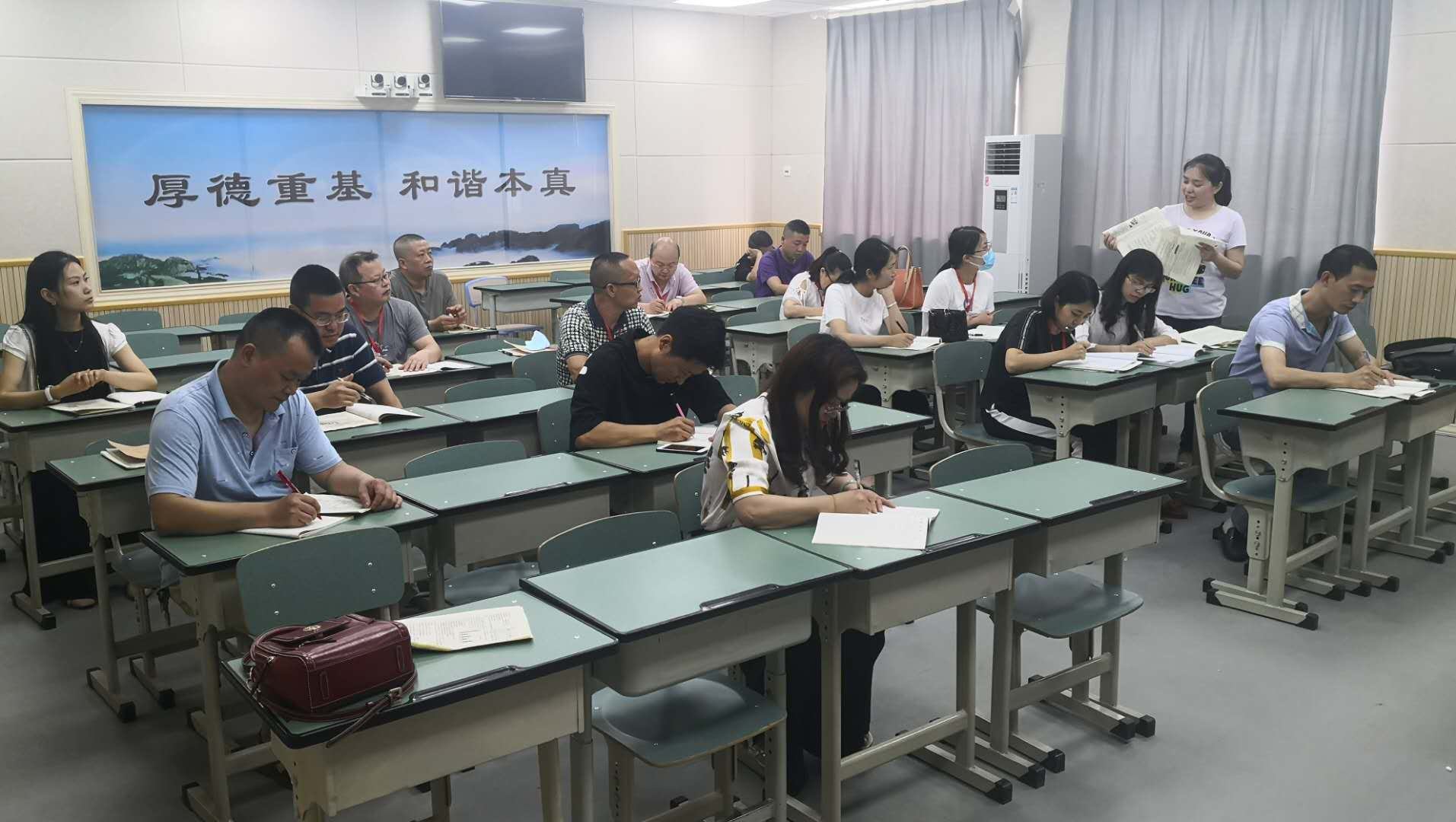 地理组开展“同课异构”教研活动