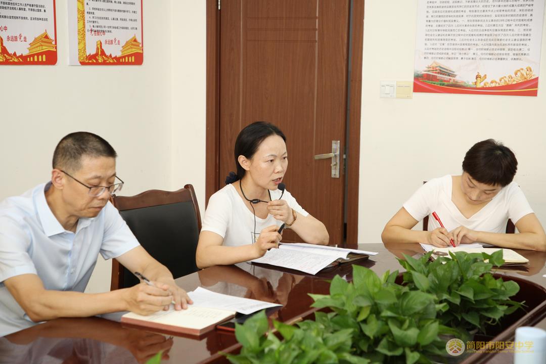 罗委员宣布结对和作指导.jpg