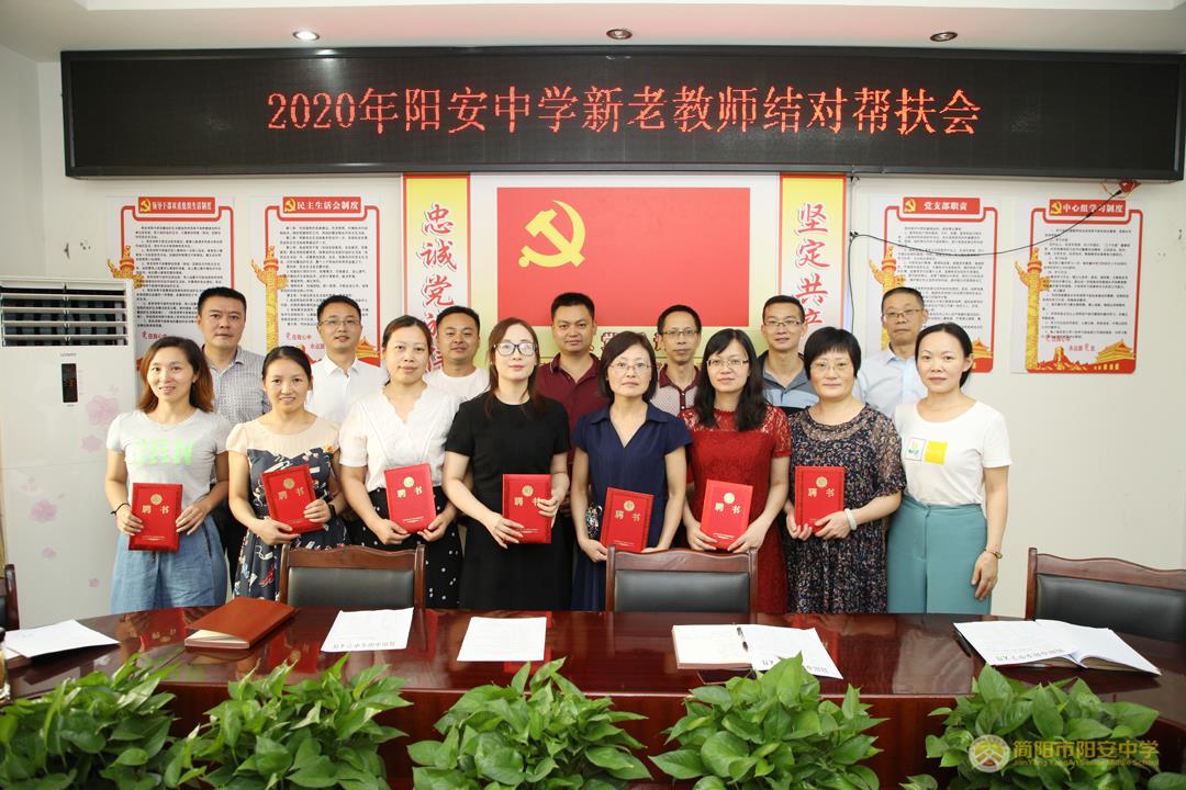 颁发指导证书2.jpg