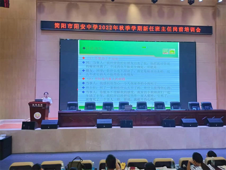李蓉.jpg