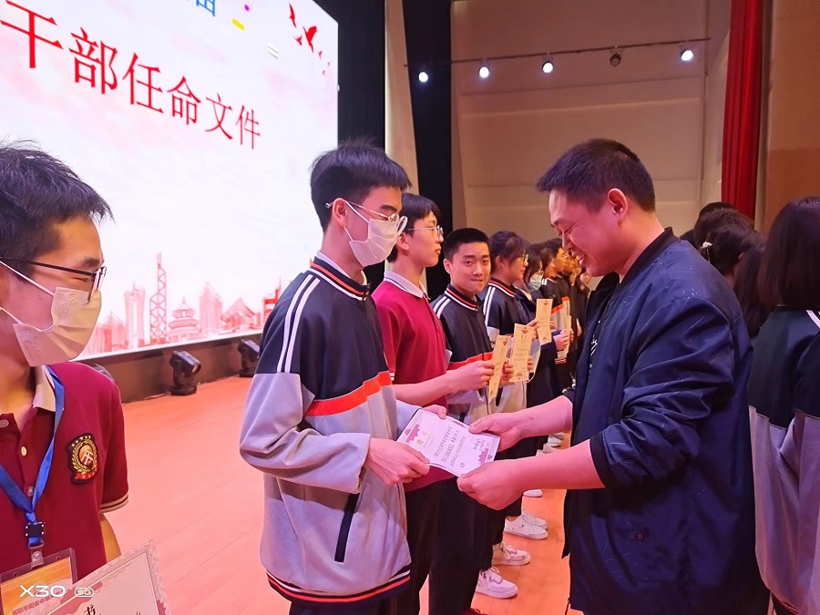 5颁发聘书.jpg