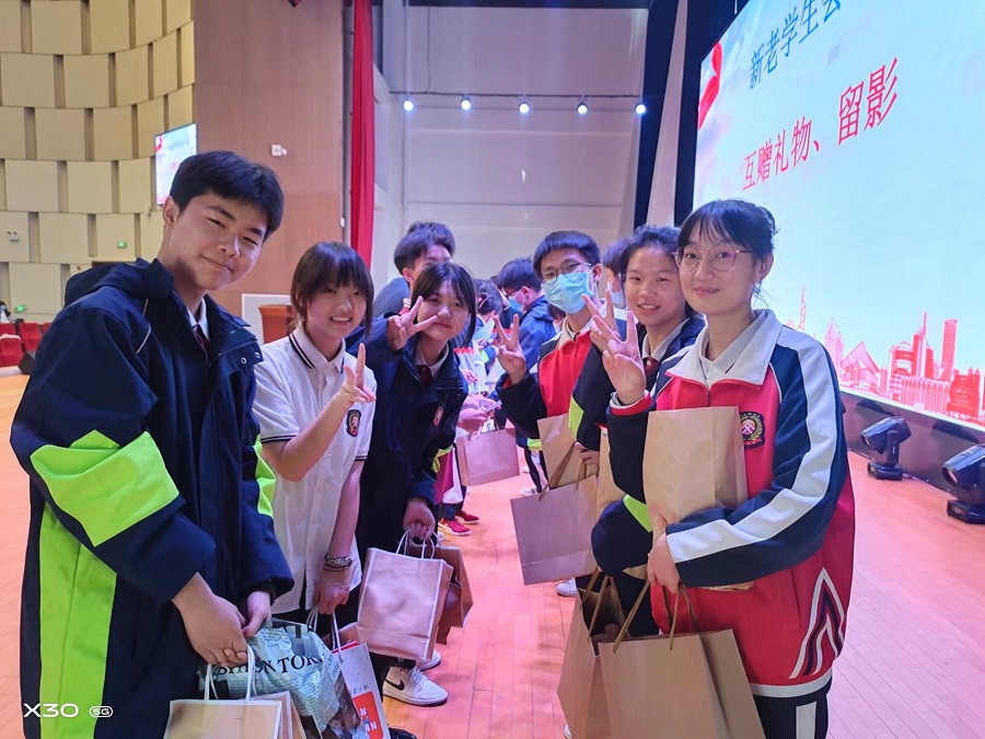 7交换礼物.jpg