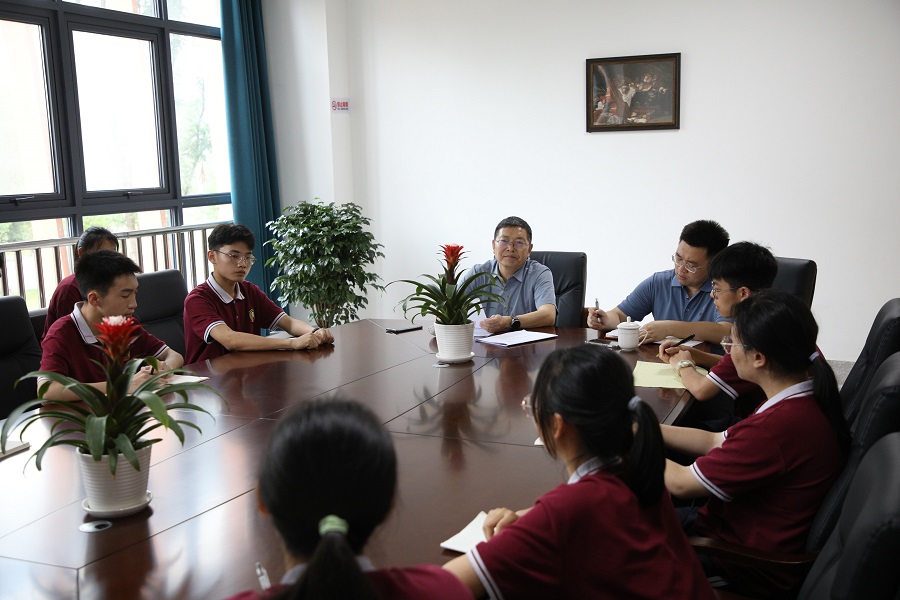 学生座谈会.jpg