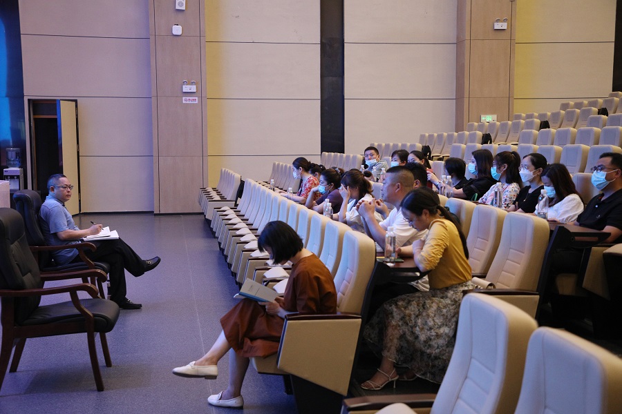 家长座谈会.jpg
